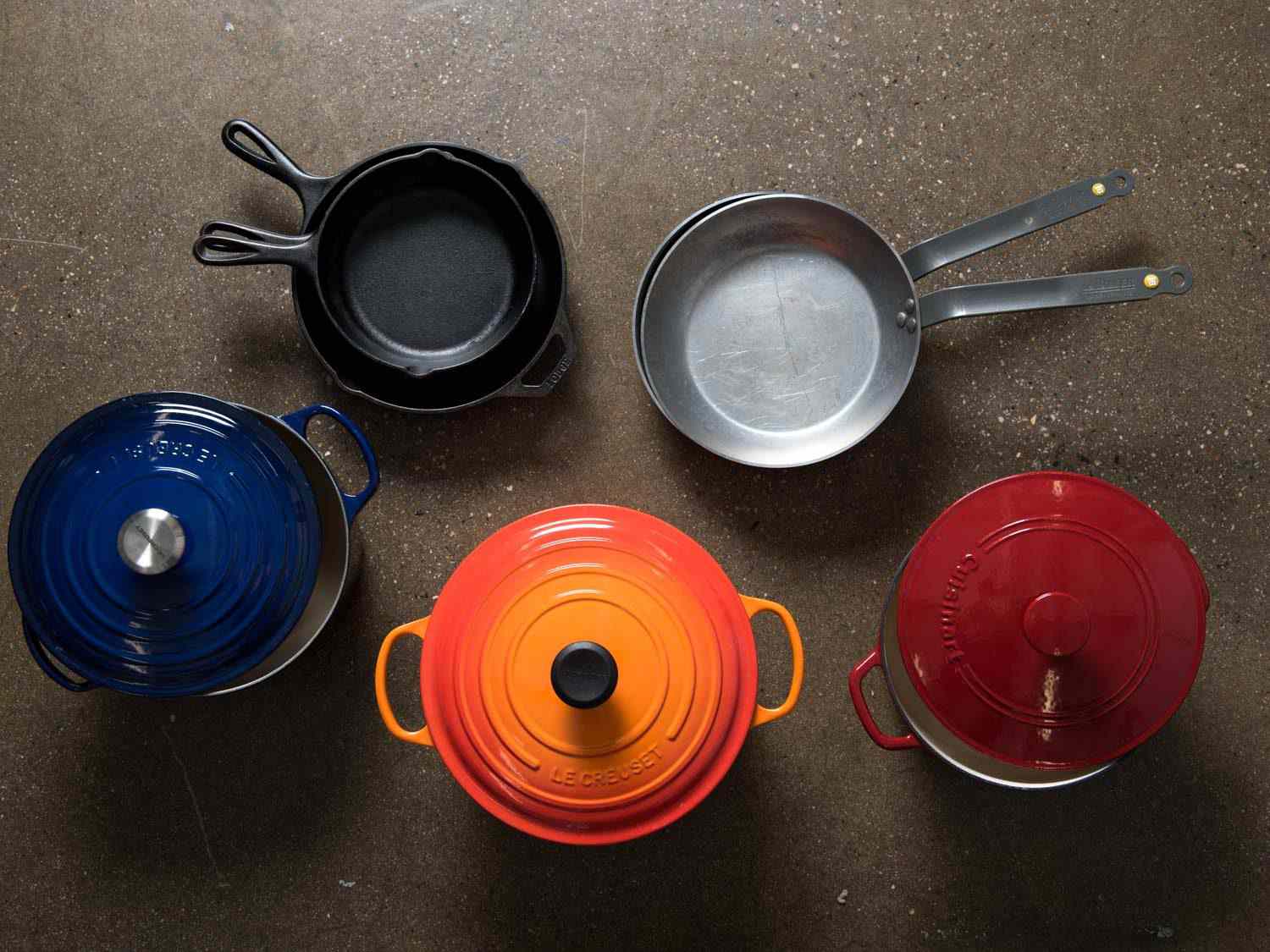 铸铁和碳钢炊具，加上搪瓷铸铁荷兰烤箱