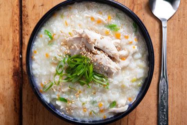 一碗韩国鸡和米饭粥,驿站juk。gydF4y2Ba