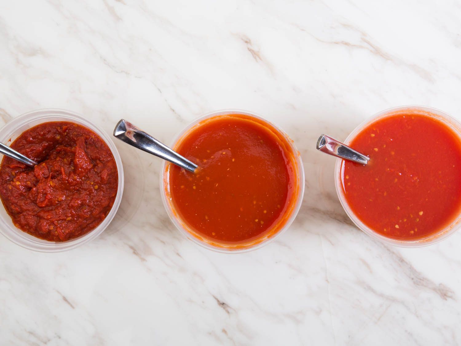 从左至右:新鲜番茄酱容器、番茄酱容器、新鲜番茄酱容器