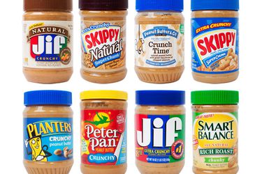 各种不同品牌的no-stir脆花生黄油。
