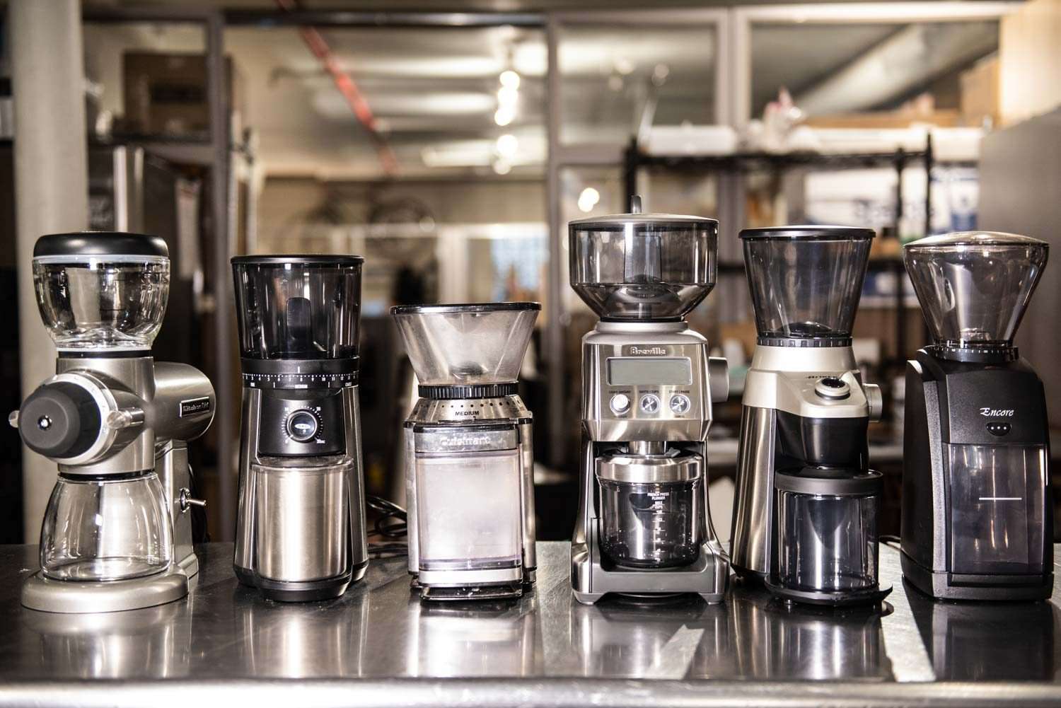 在Joe Pro咖啡店测试咖啡研磨机