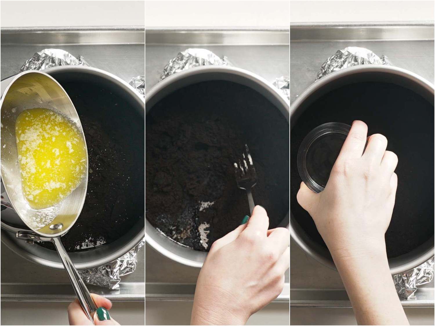 拼贴:把融化的黄油倒在饼干屑上，用叉子混合，把混合物压在锅底，做成饼皮。gydF4y2Ba