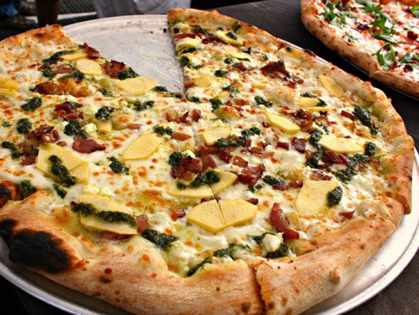 亚特兰大S&J's Woodfired pizza的披萨