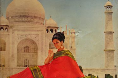 由印度女演员出演的茶叶广告