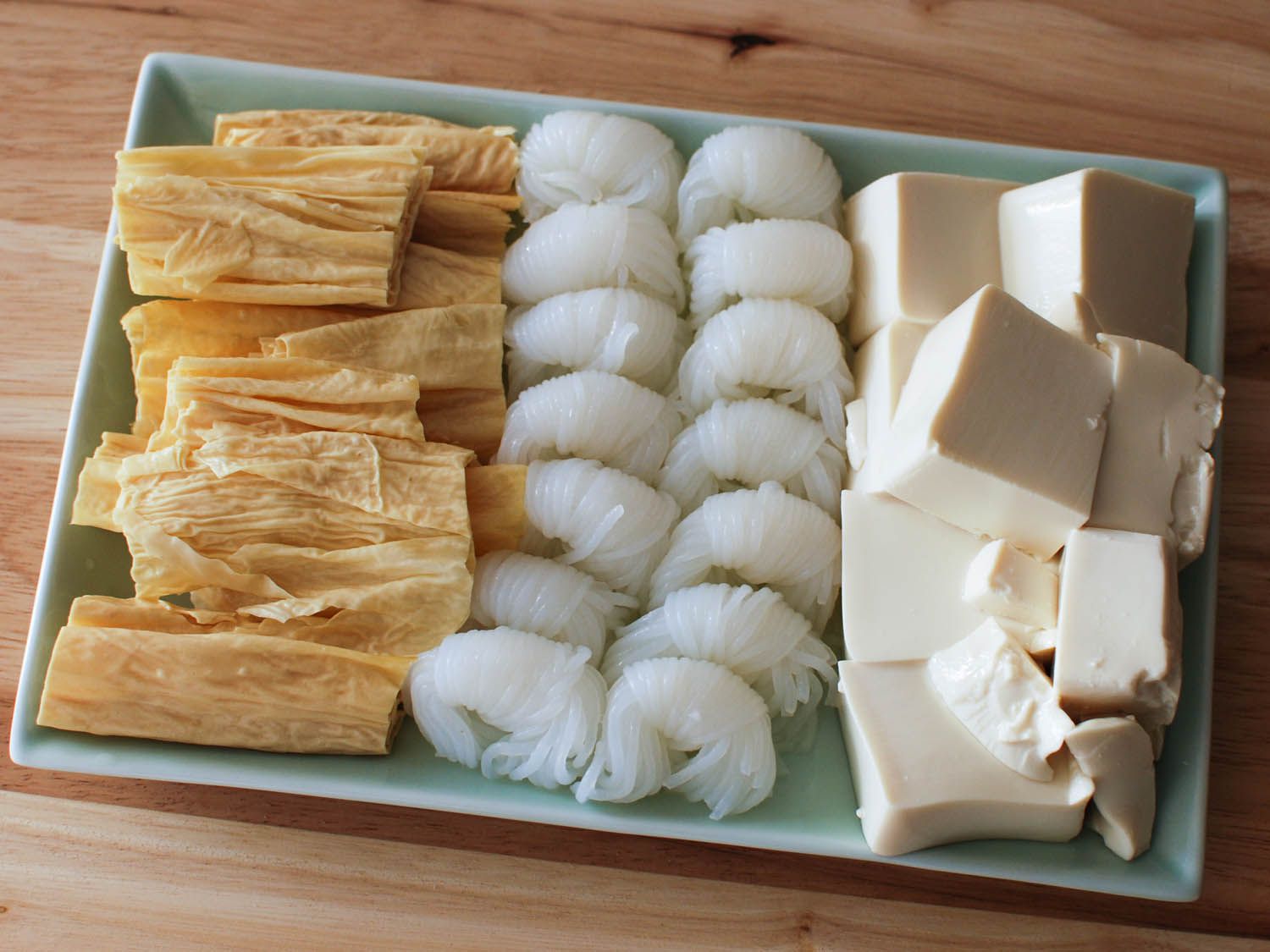 豆腐，面条和中国火锅用的豆腐皮。gydF4y2Ba
