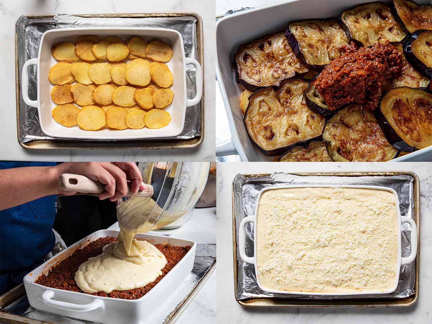 四幅图像拼贴。左上:烤盘底部排列着土豆。右上:第二层炸茄子中加入肉酱。左下:添加bÃ©chamel酱层到薄片。右下:烤盘上放着奶酪的穆萨卡。