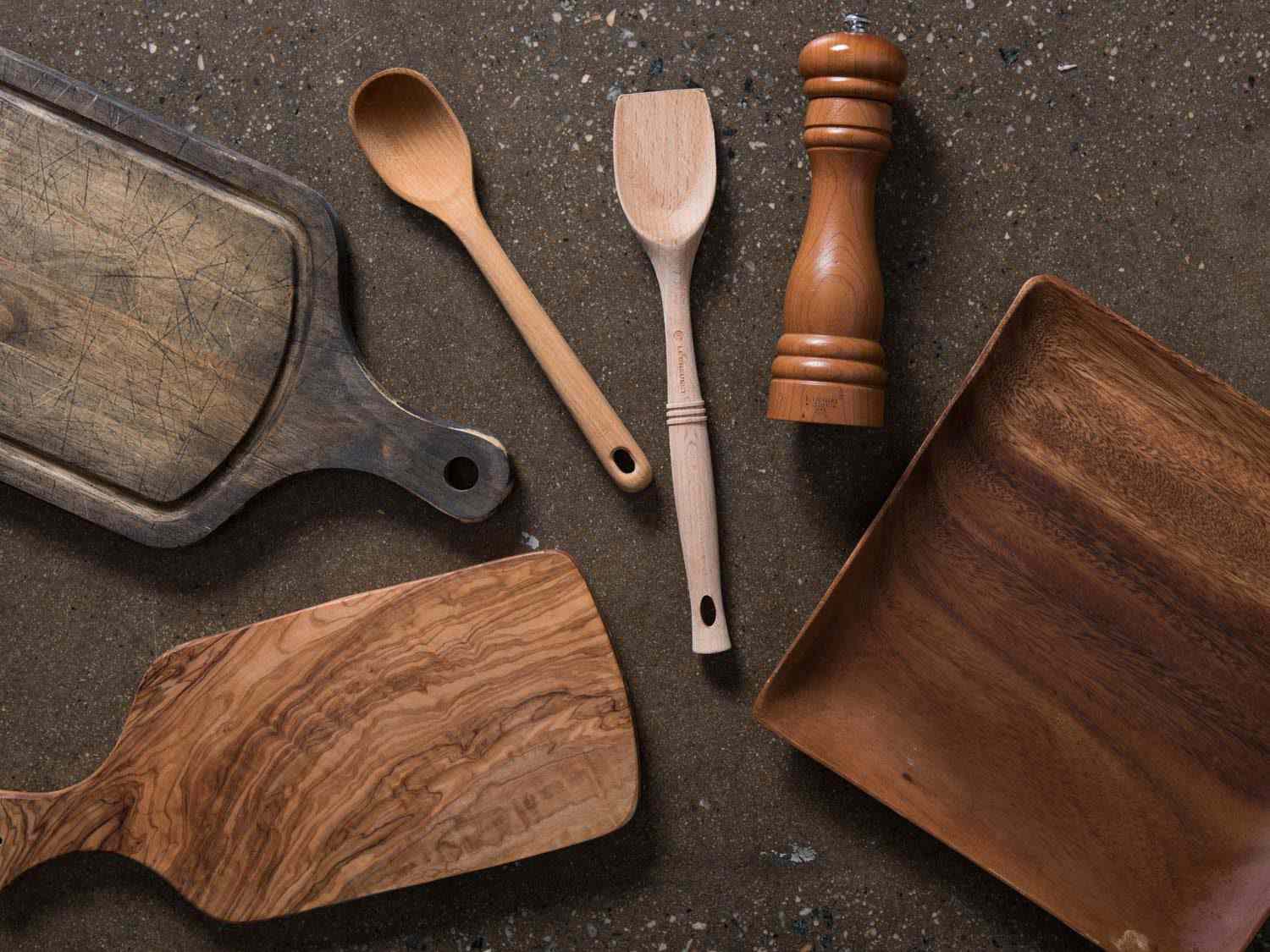 木制勺子和砧板
