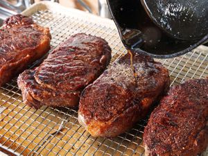 Anova-Steak-Guide-Sous-Vide-Photos13-crisping