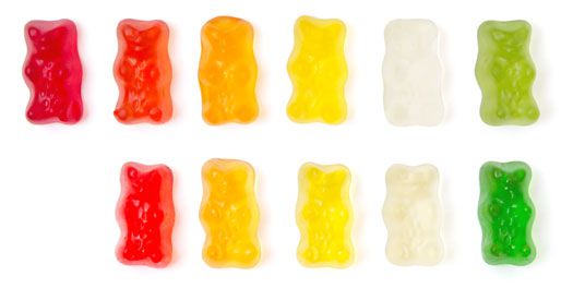 小熊橡皮糖排成两行。第一行是小熊软糖在德国,最后一行是在土耳其对美国市场。