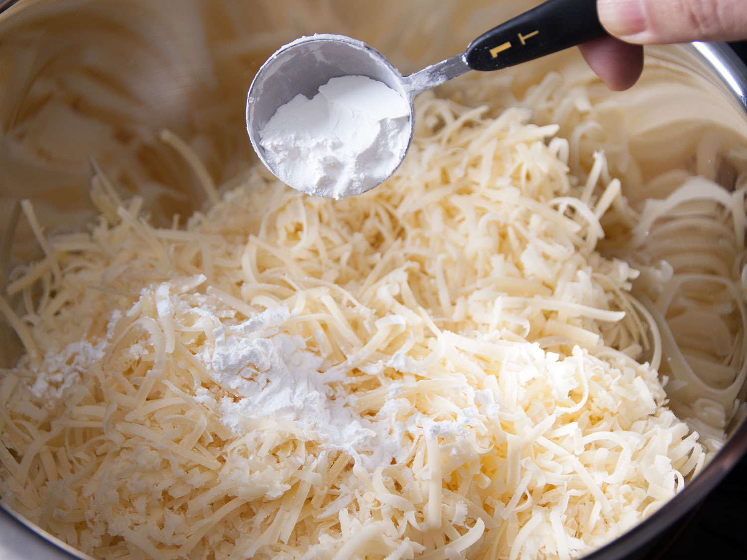 玉米淀粉被添加到奶酪