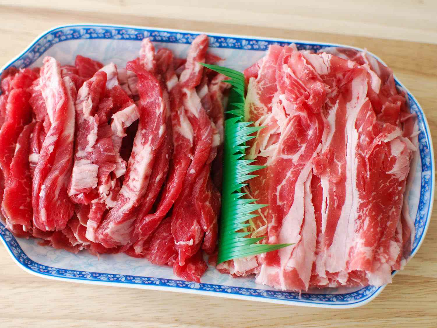 切成薄片的肉，用来蘸中国火锅。gydF4y2Ba