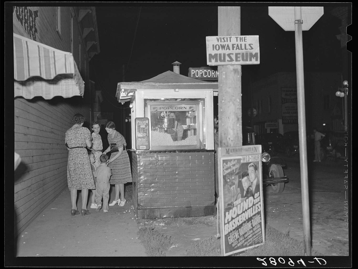 爆米花摊的档案照片。爱荷华瀑布，爱荷华，1939年