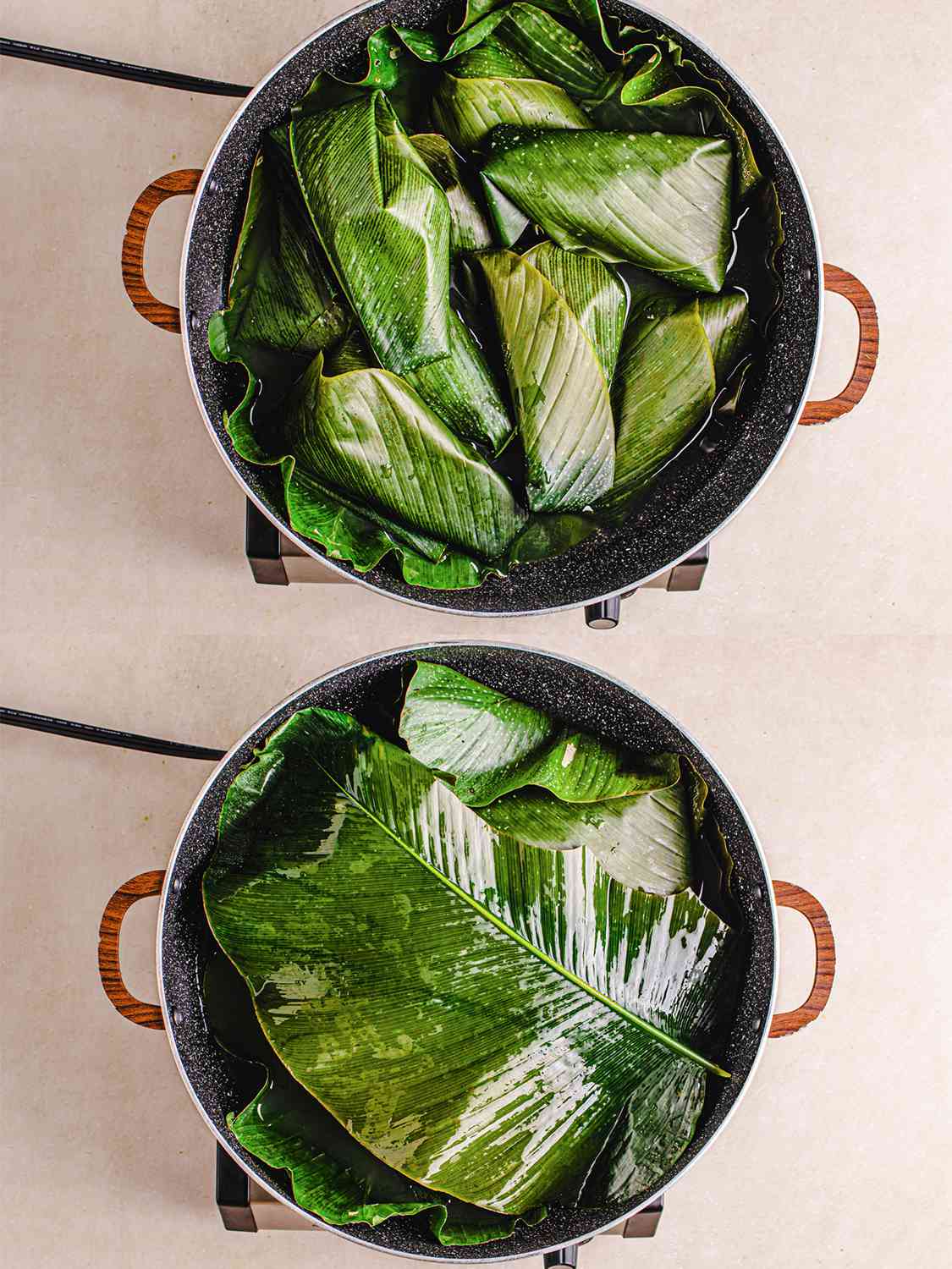 两个图像拼贴的顶视图moin moin前后一锅被覆盖着一片叶子