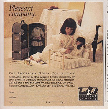 大约1994年悦喜公司目录的一页，上面是一个躺在黄铜床上的萨曼莎娃娃和她的孩子主人