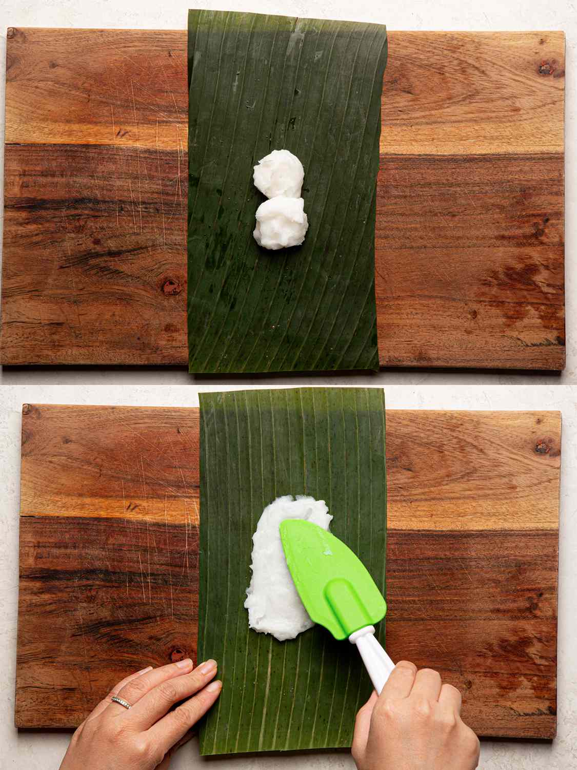 把一团大米混合物放在香蕉叶上，然后用刮刀摊成长方形的两幅拼贴图