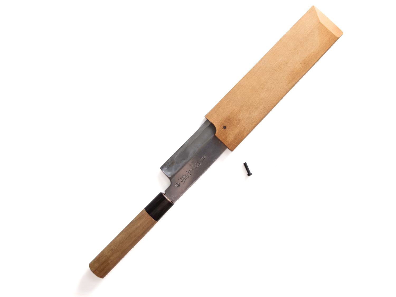 一种带有saya(一种特殊的木鞘)的日本刀。