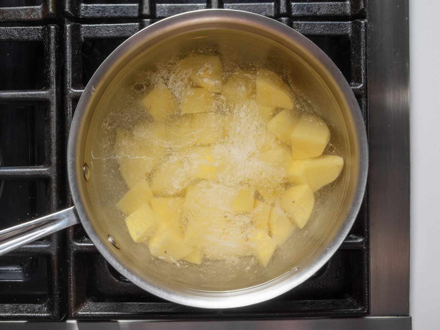 烹饪育空黄金土豆