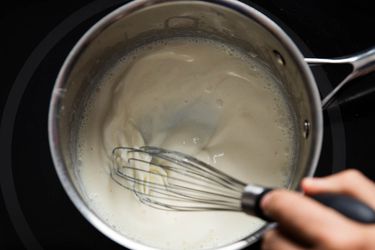 搅拌锅自制的奶油蛋黄酱
