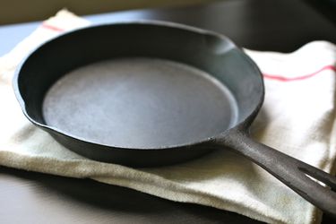 A cast iron skillet on a white kitchen towel