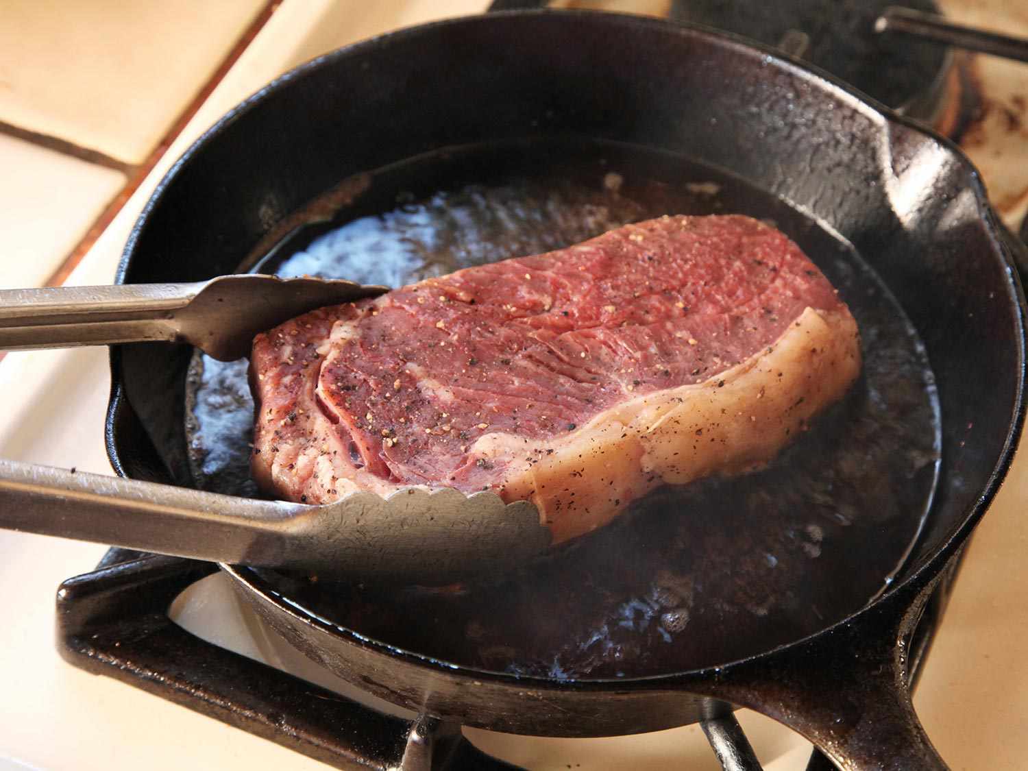 Anova-Steak-Guide-Sous-Vide-Photos09-sear.jpg