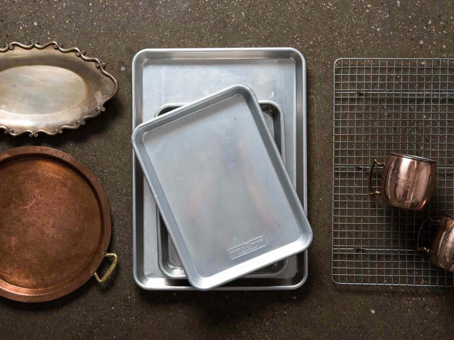 铝烤盘、线架、铜和黄铜servingware