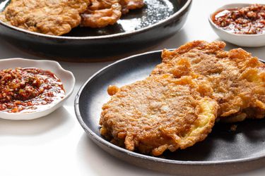 用红薯和香肠做的韩国煎饼。