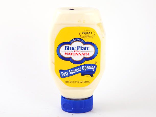 蓝色盘子品牌蛋黄酱的容器