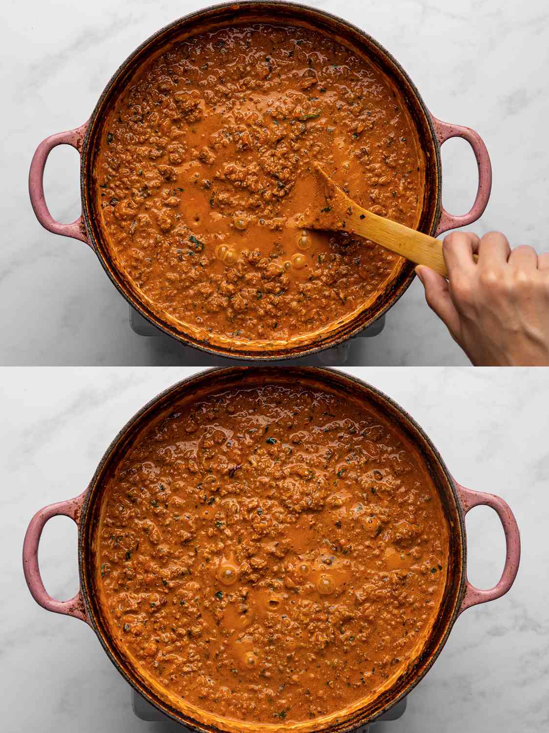 两幅图像的拼贴画。上图显示了重奶油、帕尔马干酪、鱼露和剩余的欧芹搅拌到酱汁中，并在荷兰烤箱中煮沸。下面的图片显示了荷兰烤箱里面的乳化酱汁。gydF4y2Ba