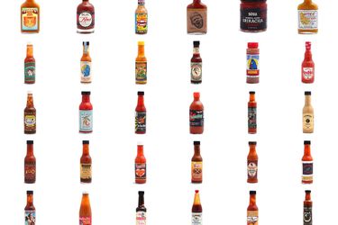 Rows of varying hot sauce bottles