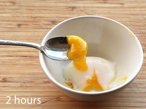 鸡蛋煮熟的真空在145°F 2小时
