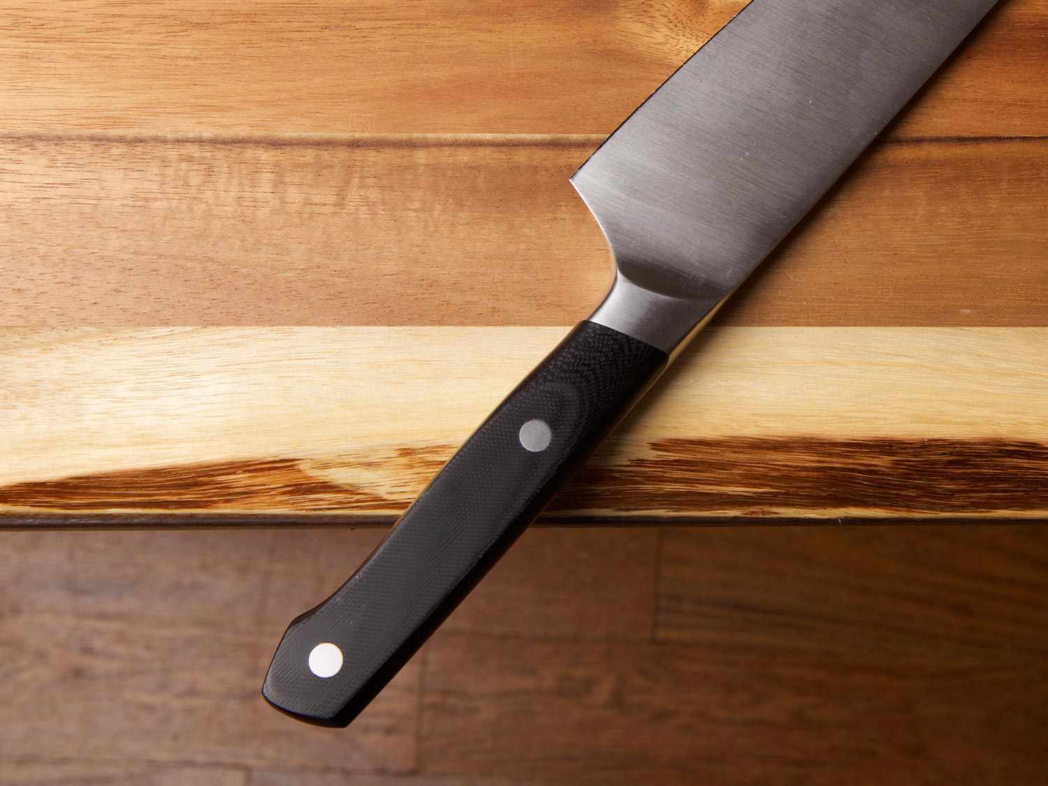 刀柄:挂在柜台边上的厨师刀柄