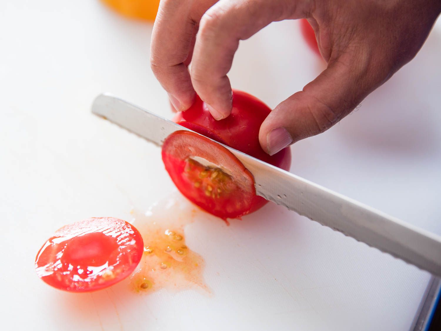 切西红柿的锯齿刀