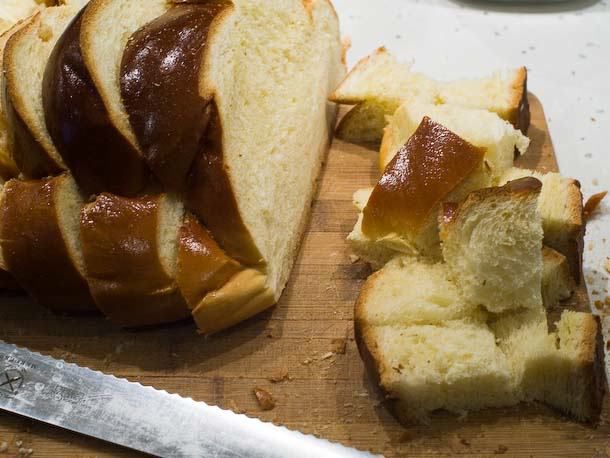 切大块的白面包面包。