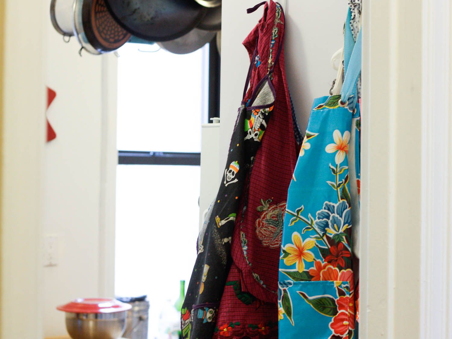 20140902 -围裙挂在厨房tellez.jpg——莱斯利