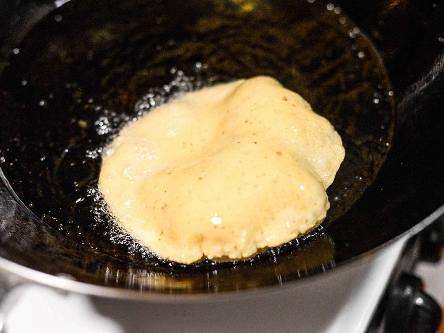 油炸面饼，做成蓬松的圣安东尼奥式玉米饼。